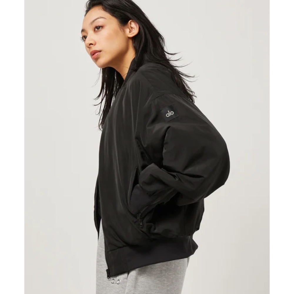 Alo Yoga Faux Fur Urbanite Bomber Jacket in Black/Ivory XS - Picture 3 of 16